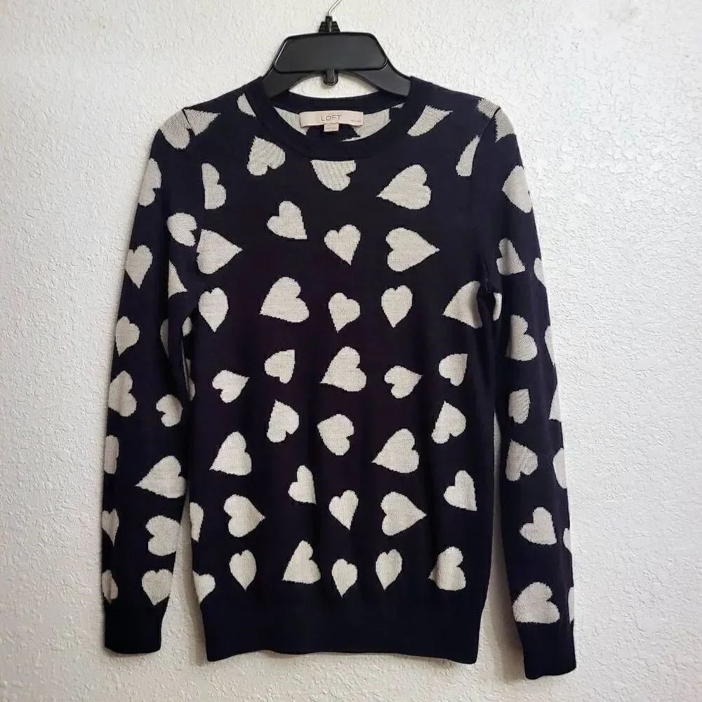 Ann Taylor LOFT Wool Heart Navy blue sweater: soft, warm, classic, preppy Valent